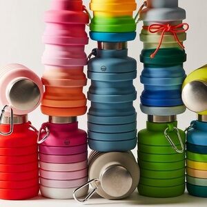 FP MOVEMENT X MAYIM
Exclusive 24oz
Collapsible Carabiner Bottle
NWT - Multi